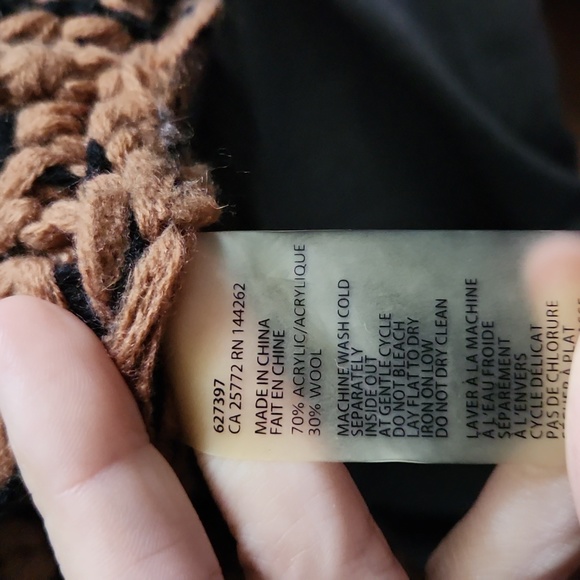 DEX knitted poncho - Picture 6 of 6